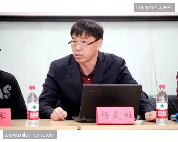 战术革新!新教练如何激活足球转会?